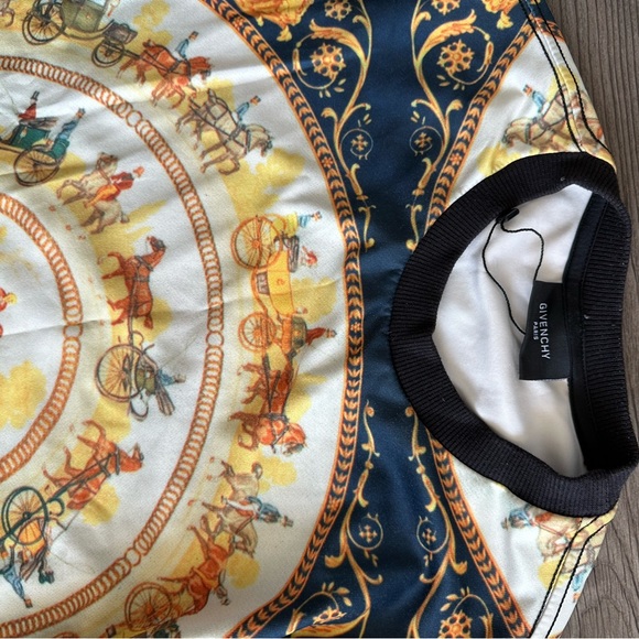 Givenchy Paris - Picture 2 of 2